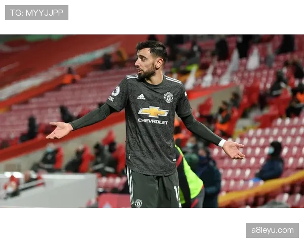 B费战术适配性解析:中场核心如何重塑球队攻防体系 B费战术适配性解析:中场核心如何重塑球队攻防体系