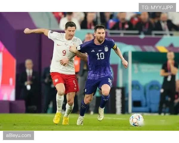 莱万对决梅西！巅峰之战谁将加冕新传奇？