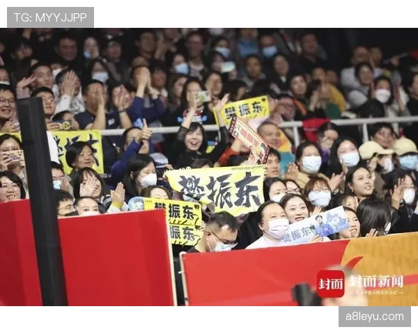 斯洛伐克队全新蓝白战袍揭幕,备受期待能在赛场上展现竞争力 斯洛伐克队全新蓝白战袍揭幕,备受期待能在赛场上展现竞争力