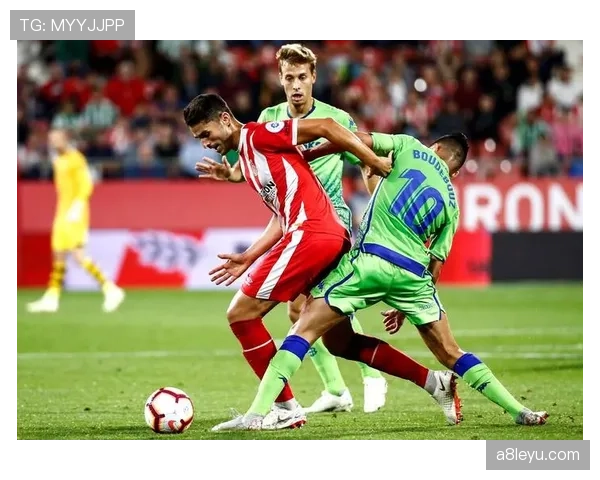 女足欧冠淘汰赛阶段竞争激烈，多支豪门球队表现稳健