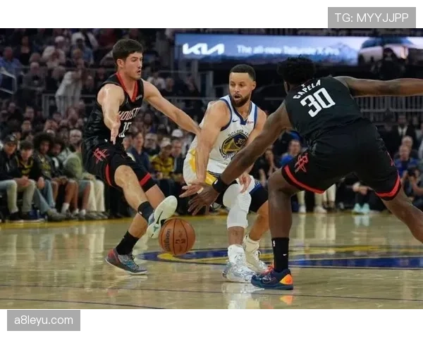 康利挡拆牵制库里 拉开阵型提升回合效率